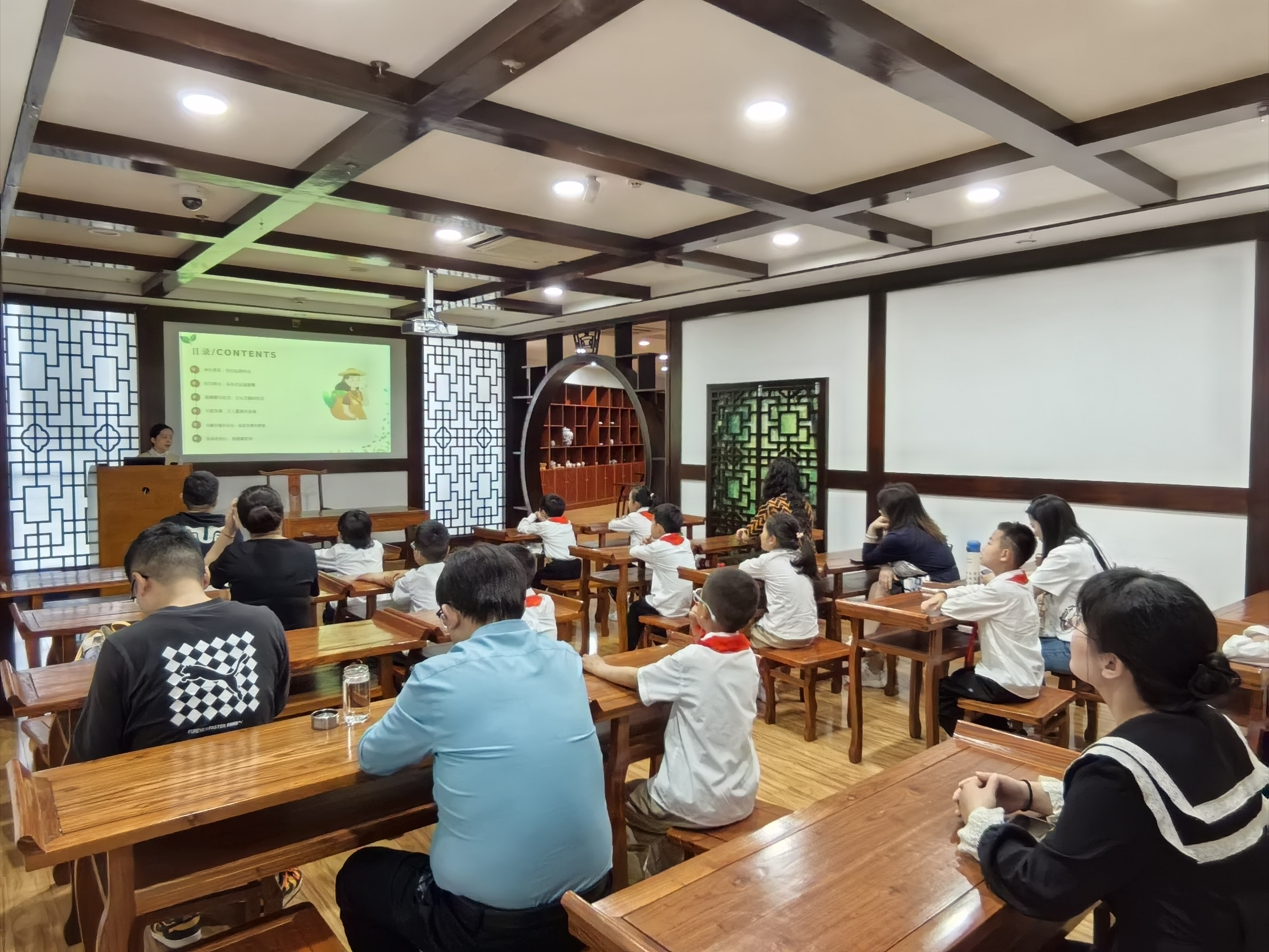 句容市图书馆举办“茶香穿越三千年 童心守...